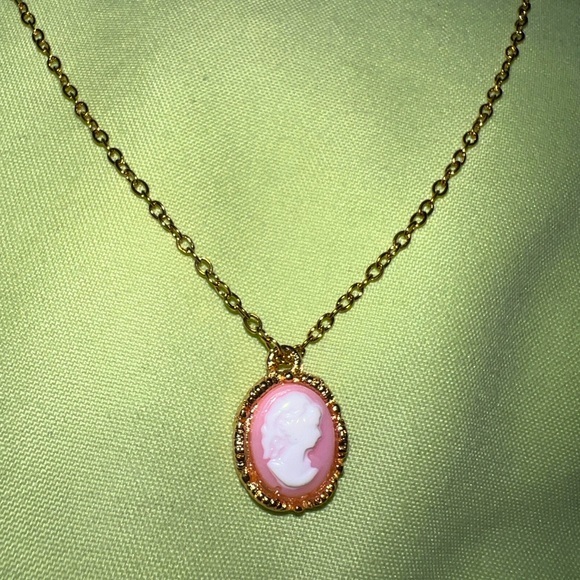 Jewelry - Cameo pink mini gold necklace